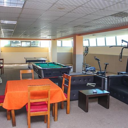 Hotel Vila Aeroport Rinas Екстер'єр фото