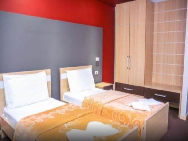 Hotel Vila Aeroport Rinas Екстер'єр фото