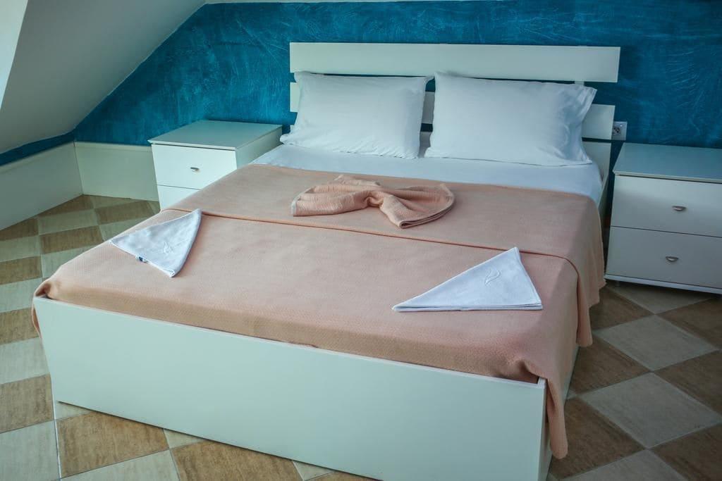Hotel Vila Aeroport Rinas Екстер'єр фото