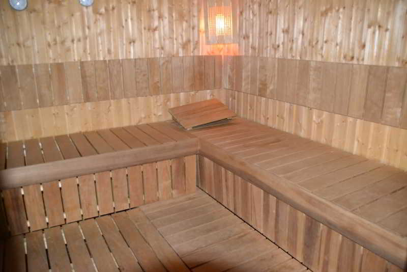 Hotel Vila Aeroport Rinas Екстер'єр фото