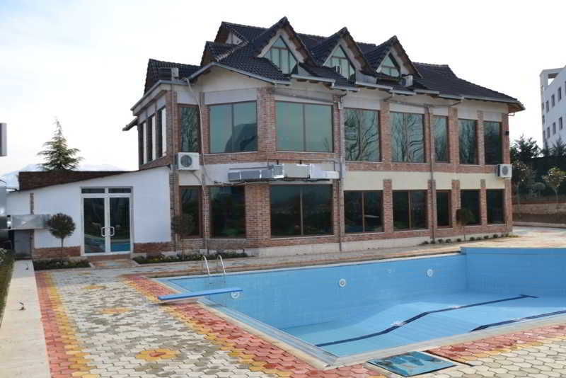 Hotel Vila Aeroport Rinas Екстер'єр фото