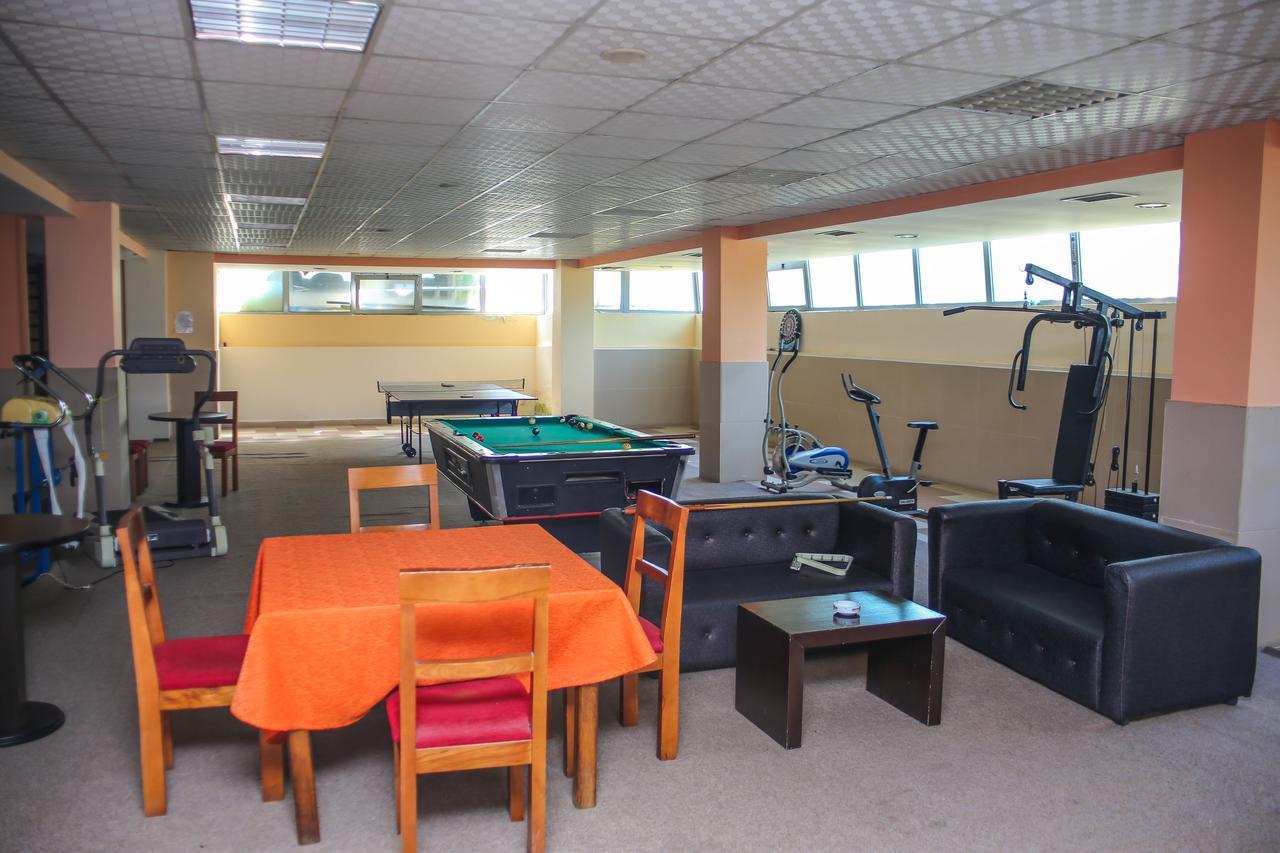 Hotel Vila Aeroport Rinas Екстер'єр фото