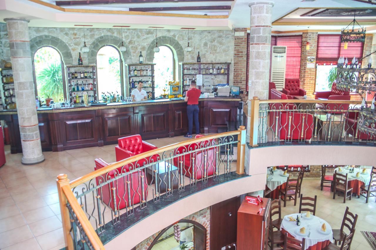 Hotel Vila Aeroport Rinas Екстер'єр фото
