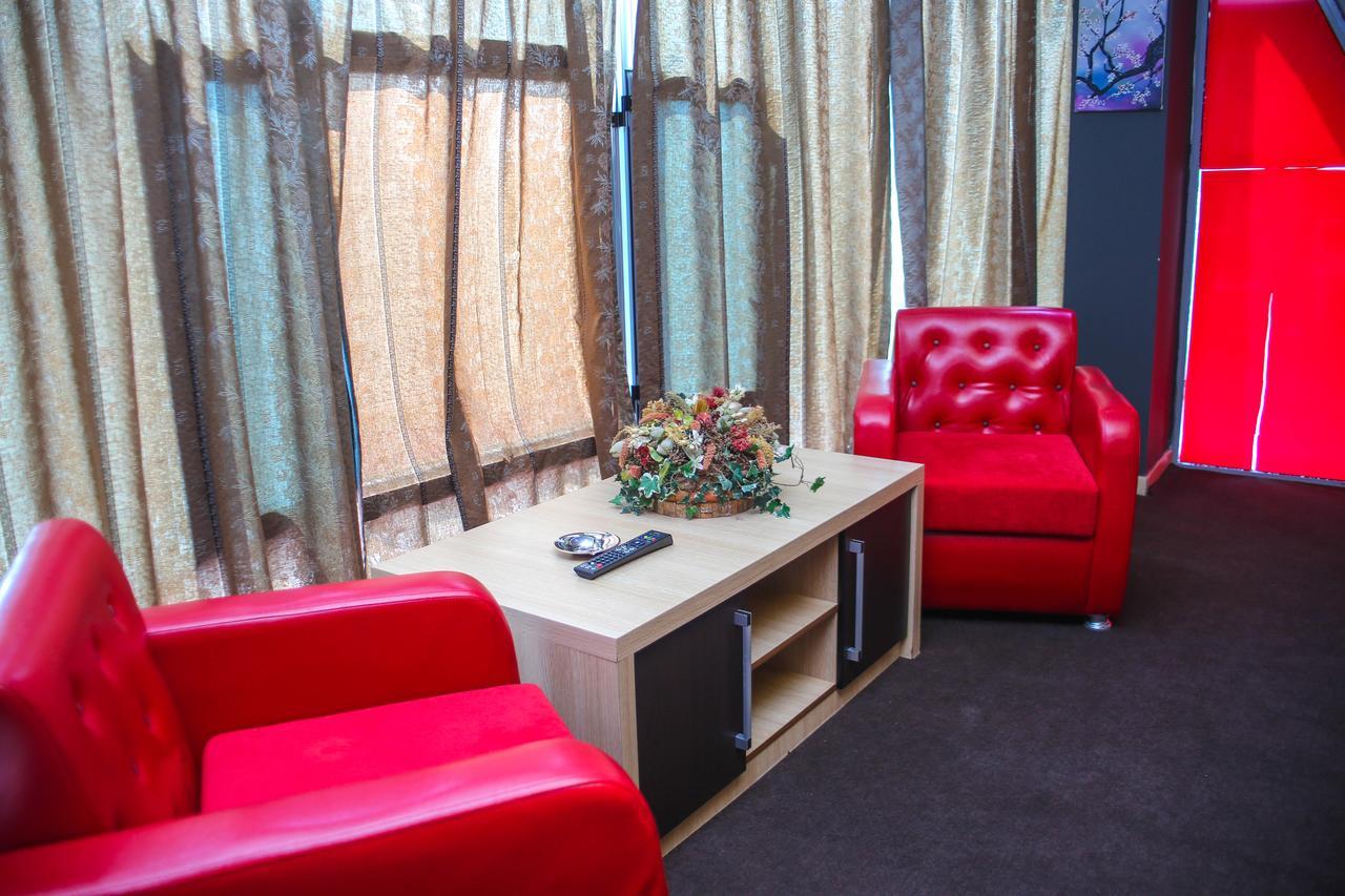 Hotel Vila Aeroport Rinas Екстер'єр фото