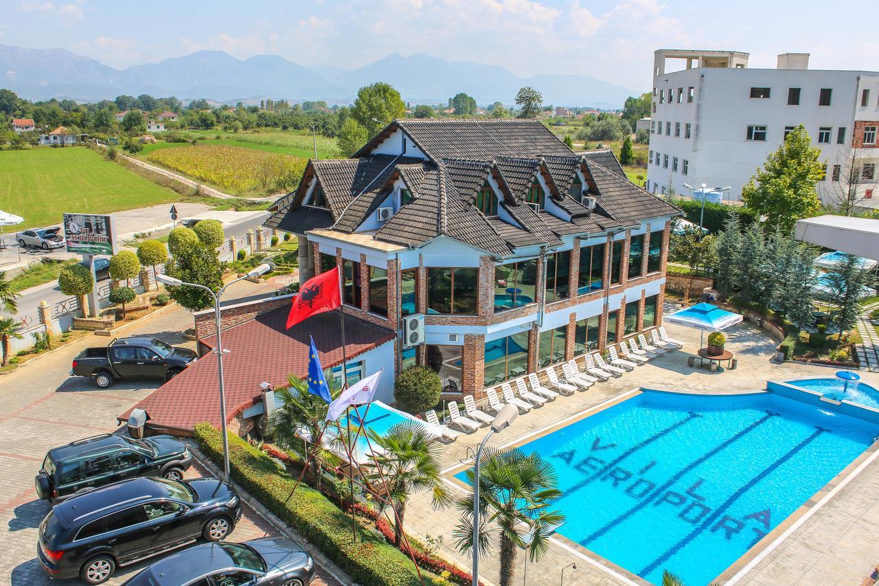 Hotel Vila Aeroport Rinas Екстер'єр фото
