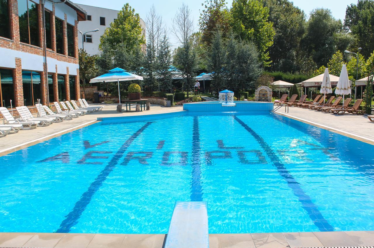 Hotel Vila Aeroport Rinas Екстер'єр фото