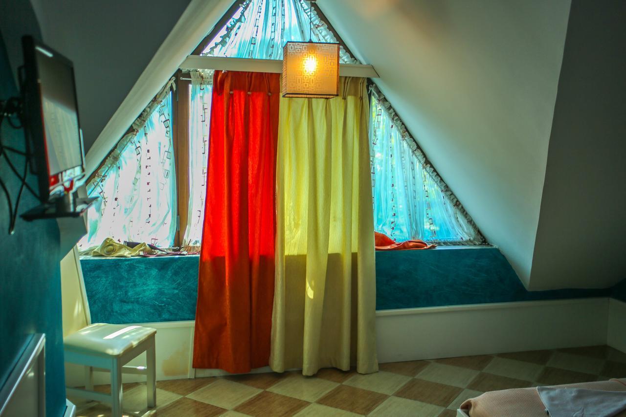 Hotel Vila Aeroport Rinas Екстер'єр фото