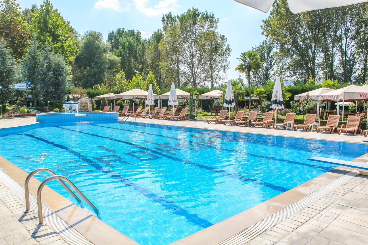 Hotel Vila Aeroport Rinas Екстер'єр фото