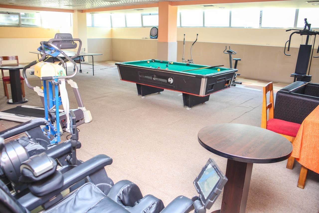 Hotel Vila Aeroport Rinas Екстер'єр фото