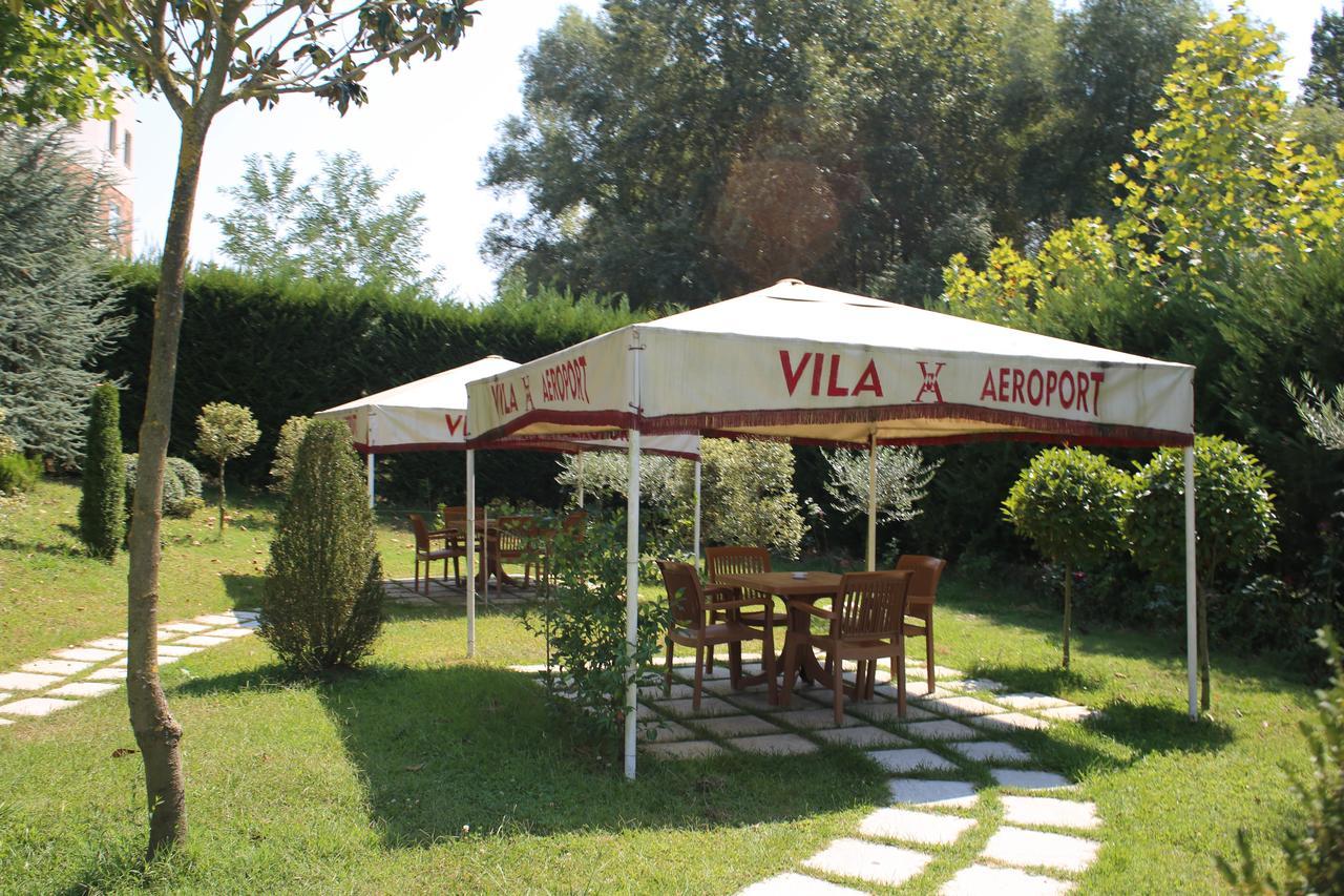Hotel Vila Aeroport Rinas Екстер'єр фото