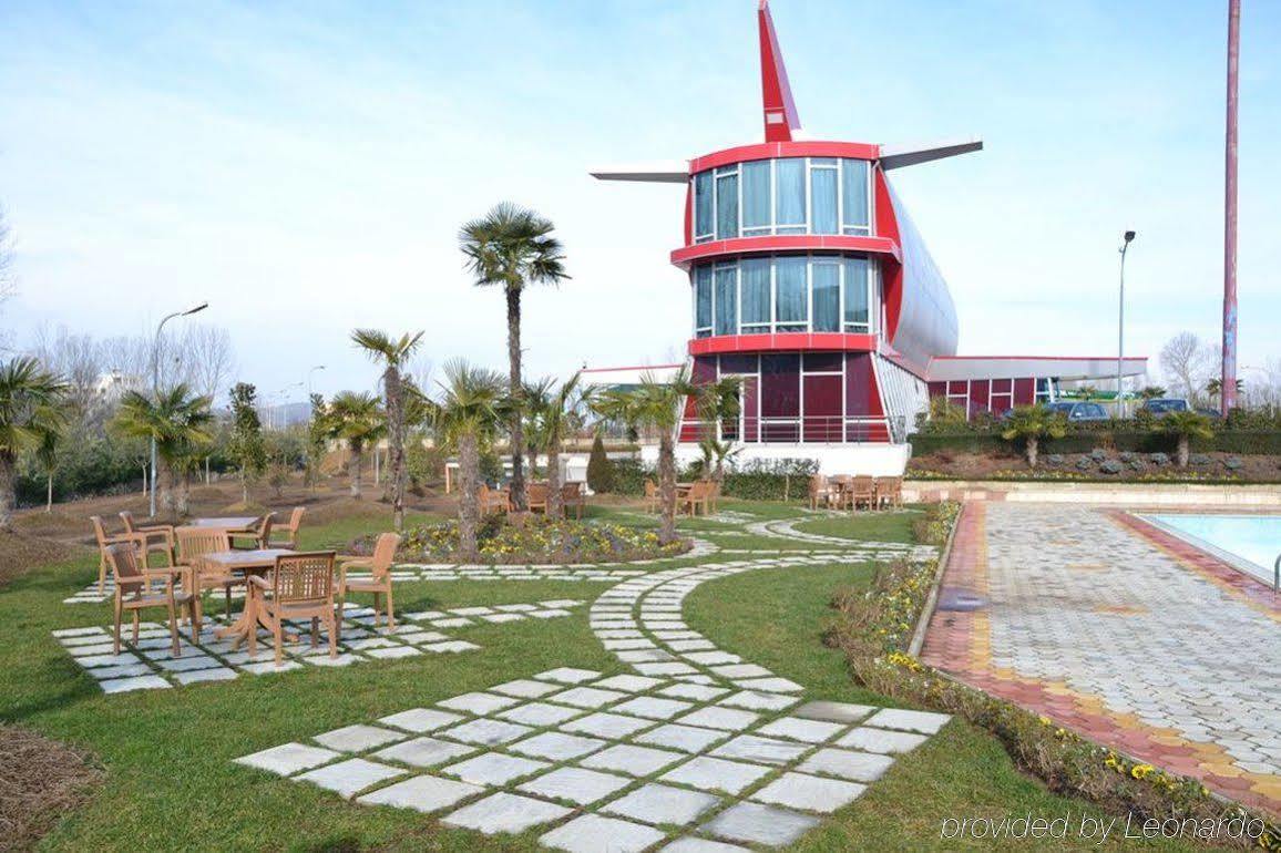 Hotel Vila Aeroport Rinas Екстер'єр фото